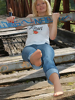 Pantyhoseangel.com ~Where Pantyhose Dreams Come True~ Outdoor with Angel in jeans and suntan pantyhose