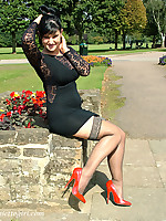 Sexy red heels make this curvy babe in black look fantastic