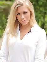 Kinky blonde enjoys a quick entertainment of tennis before she strips off to cede to us enjoy the brush hot naked body.