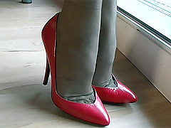 stilettoetease.com dramatize expunge ultimate women teasing you with their high heels and stilettos